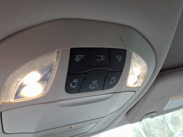 Used 2024 Chrysler Pacifica Touring-L image 15