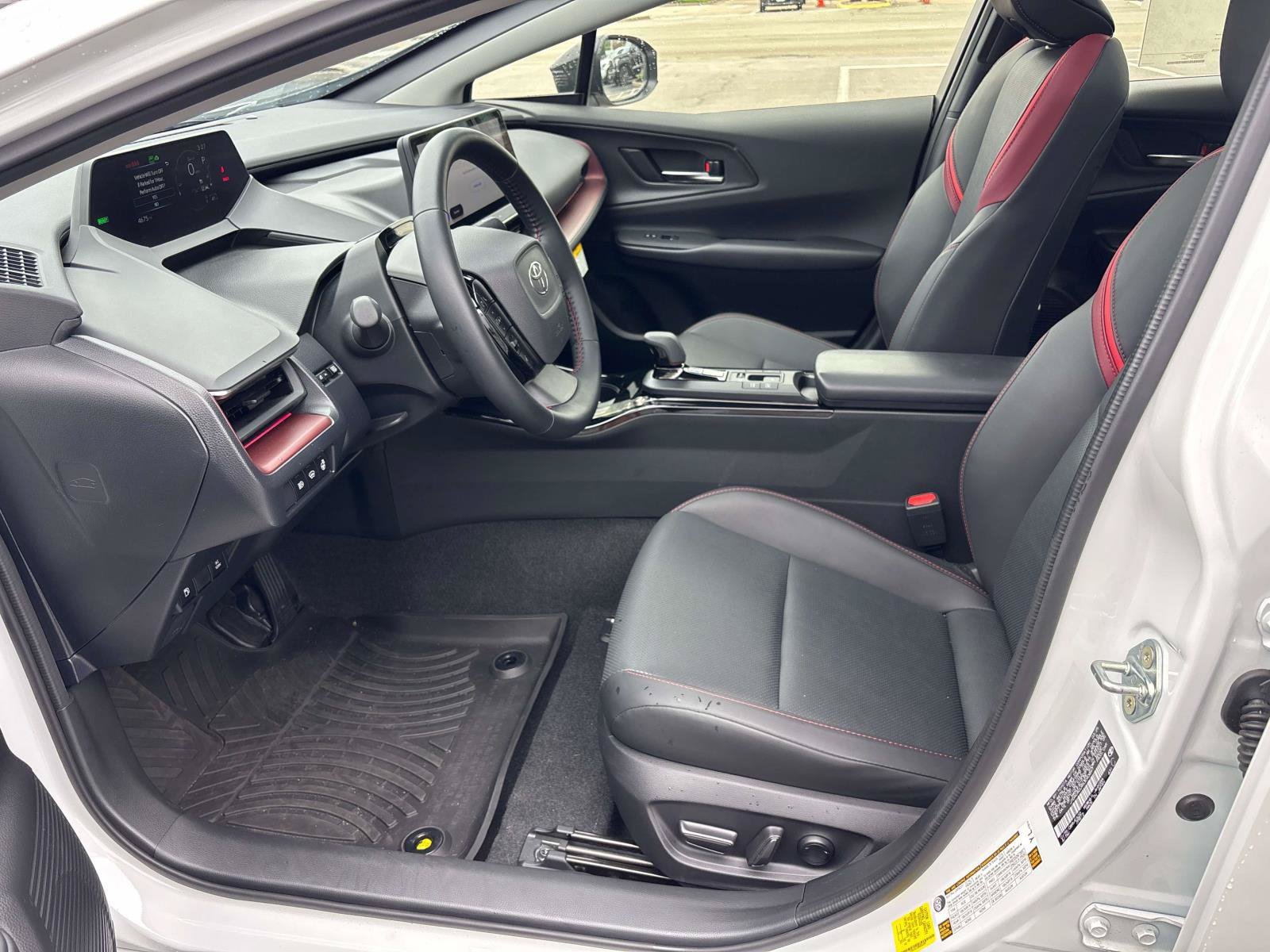 New 2025 Toyota Prius Plug-In Hybrid FWD image 5