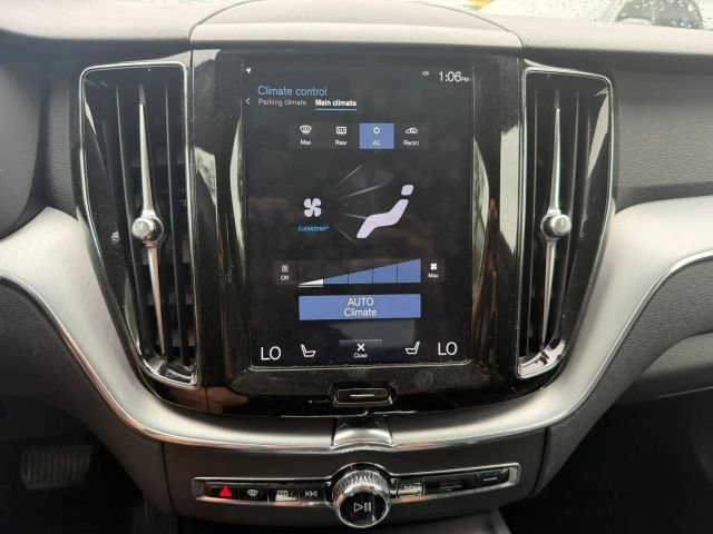 Used 2018 Volvo XC60 T5 Momentum w/ Vision Package AWD/4WD image 23