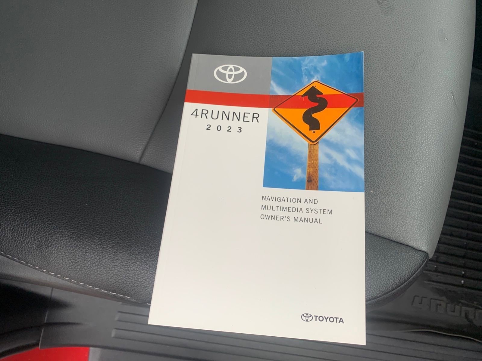 Used 2023 Toyota 4Runner SR5 Premium image 33