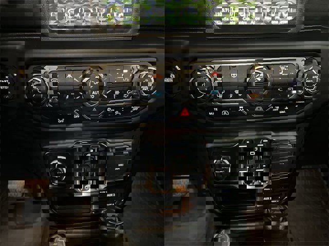 Used 2023 Jeep Wrangler Unlimited Sahara image 18