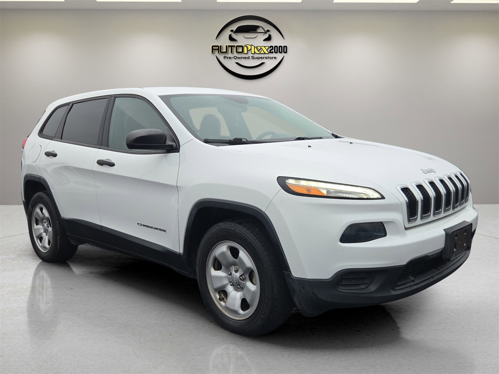 Used 2016 Jeep Cherokee Sport image 1