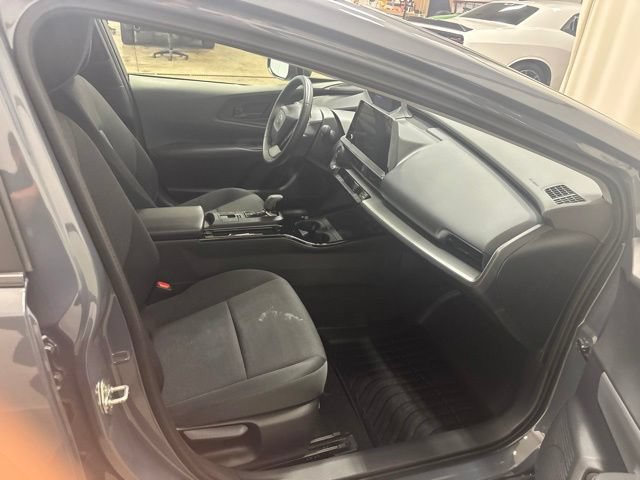 Used 2025 Toyota Prius LE FWD image 14
