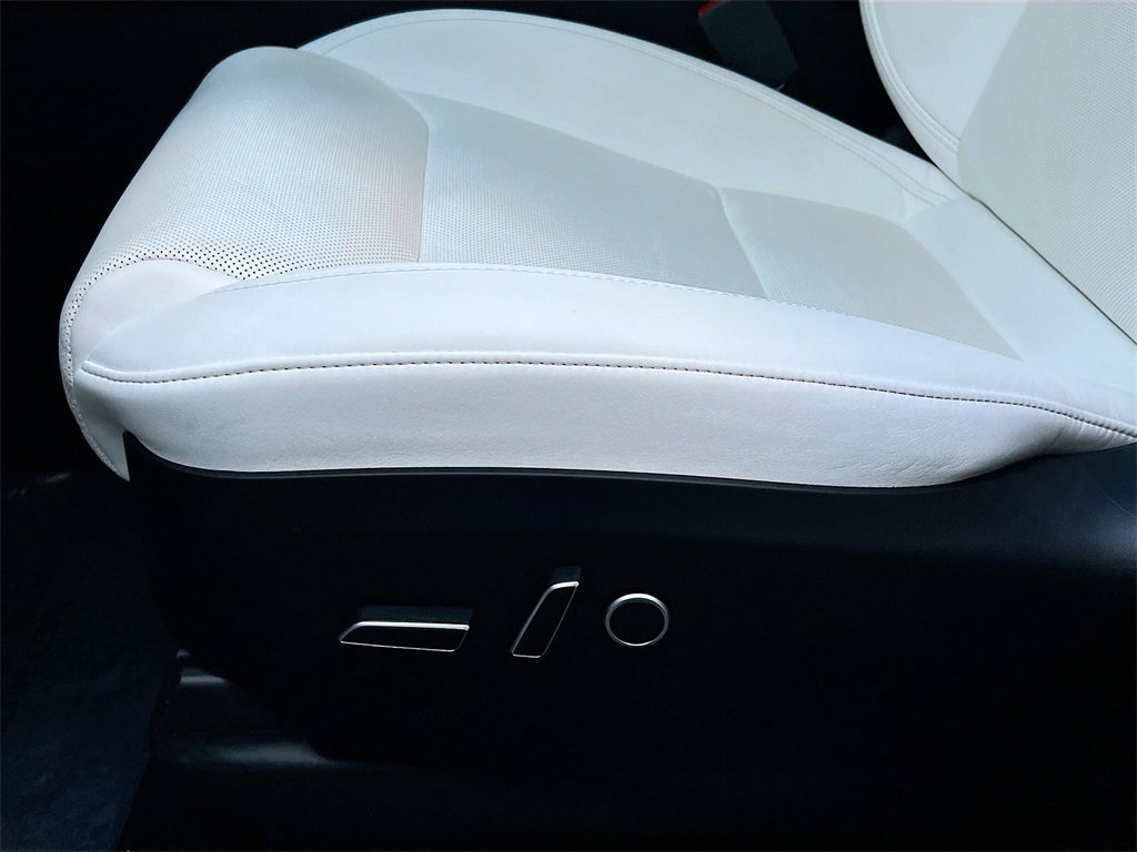 Used 2022 Tesla Model X image 18
