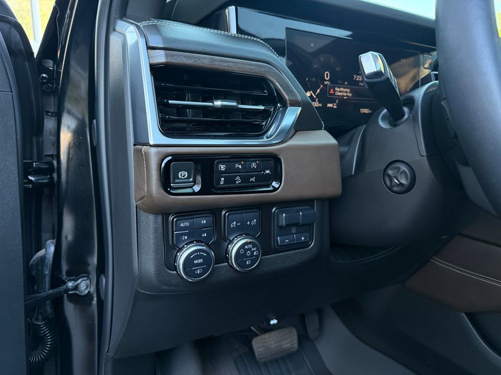 Used 2025 GMC Yukon Denali Ultimate AWD/4WD image 37