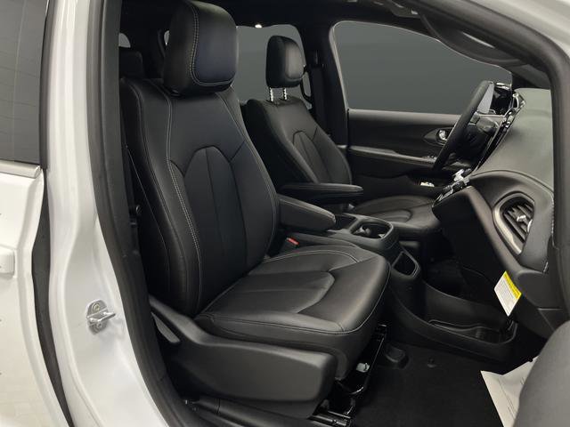 New 2026 Chrysler Pacifica Select image 30