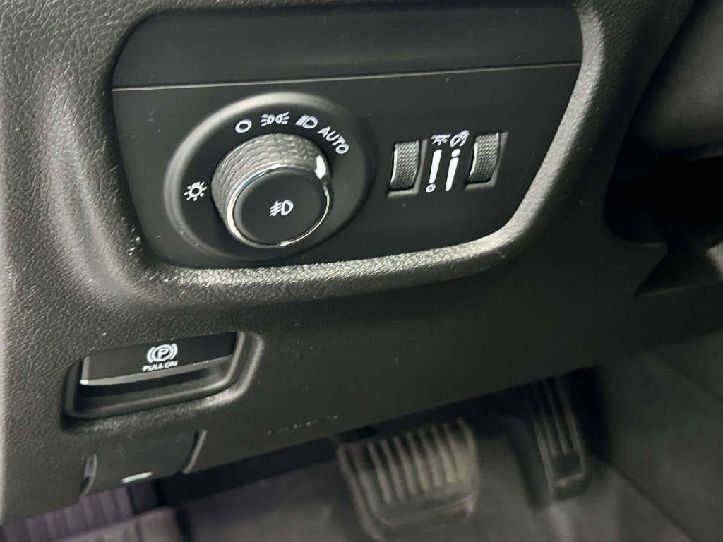 Used 2024 Jeep Grand Cherokee Limited AWD/4WD image 24
