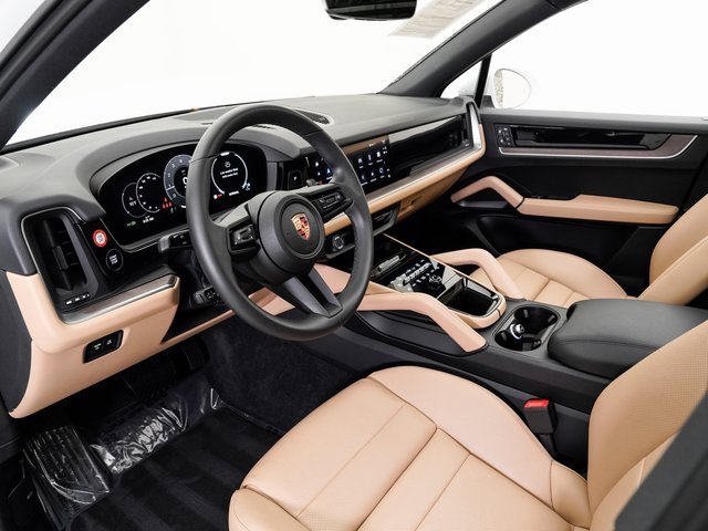 Used 2025 Porsche Cayenne image 4