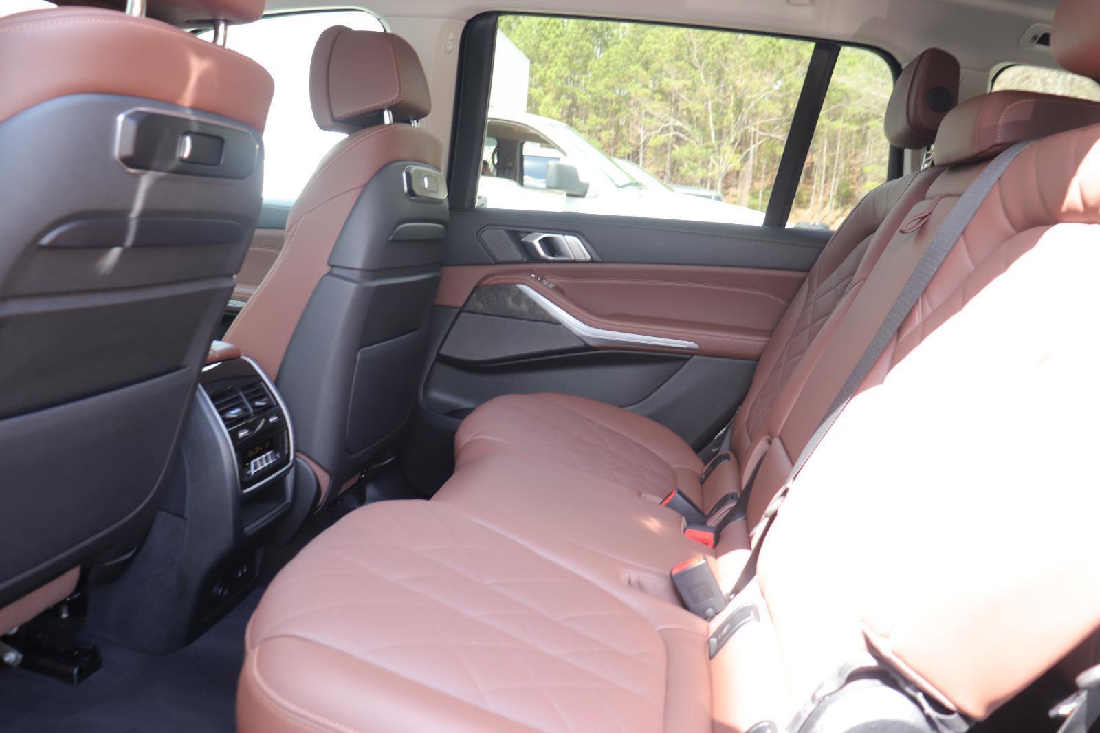 Used 2023 BMW X7 xDrive40i w/ Premium Package image 13