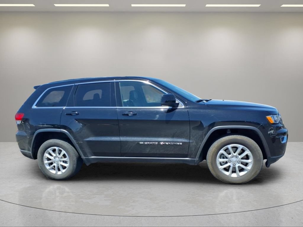 Used 2022 Jeep Grand Cherokee Laredo X AWD/4WD image 2