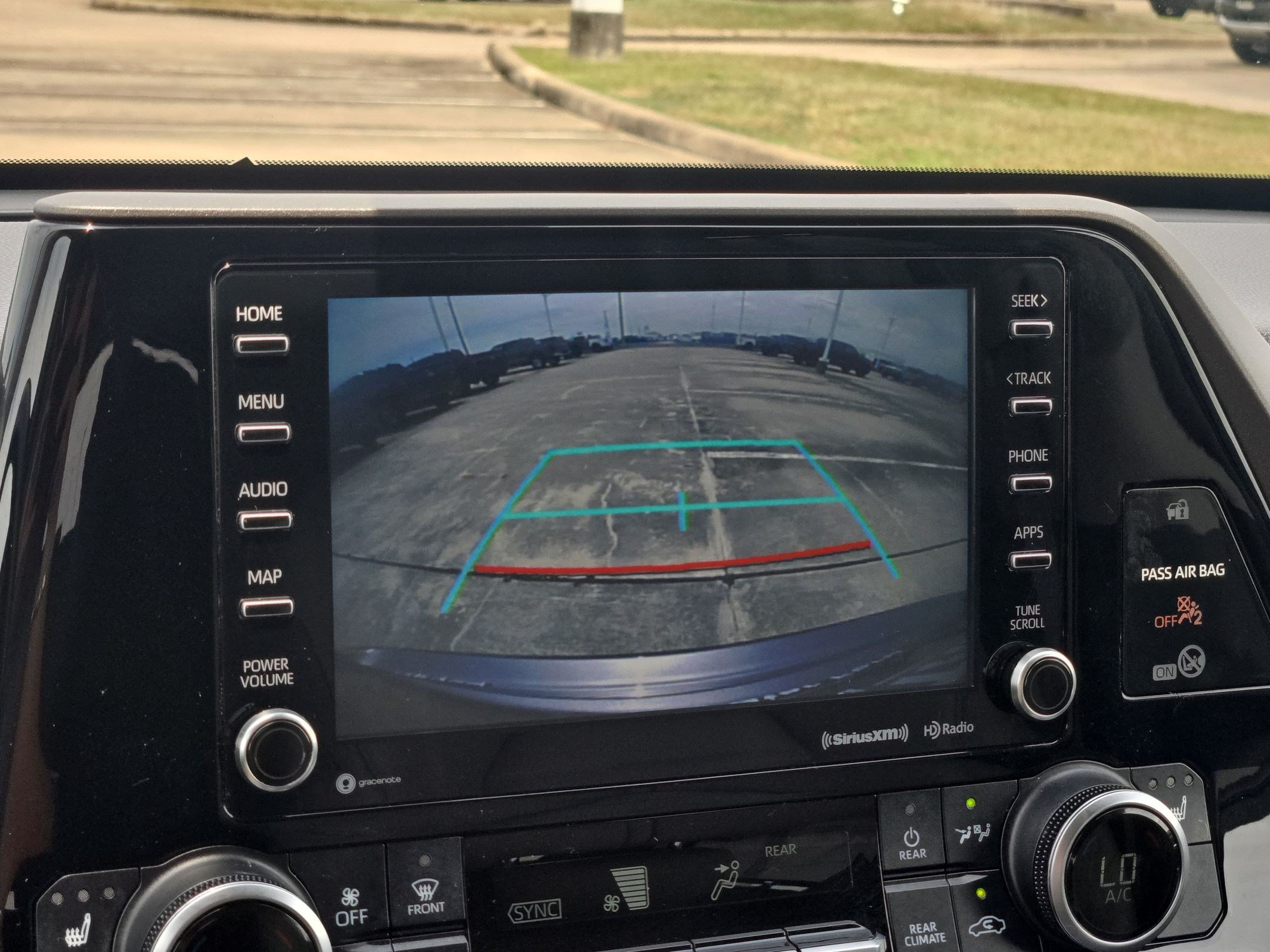 Used 2020 Toyota Highlander XLE FWD image 23