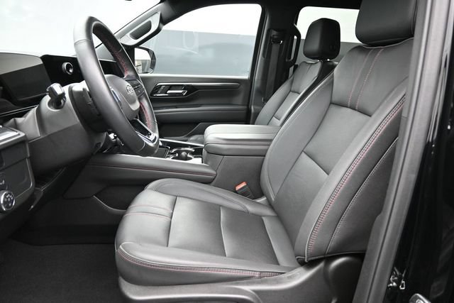 Used 2025 Chevrolet Suburban RST w/ Comfort Package AWD/4WD image 13