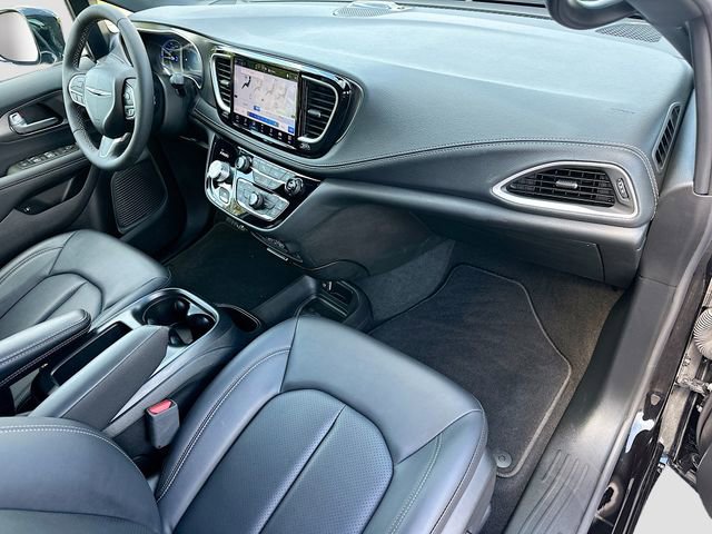 Used 2025 Chrysler Pacifica Select w/ Uconnect Theater Family Group FWD image 31