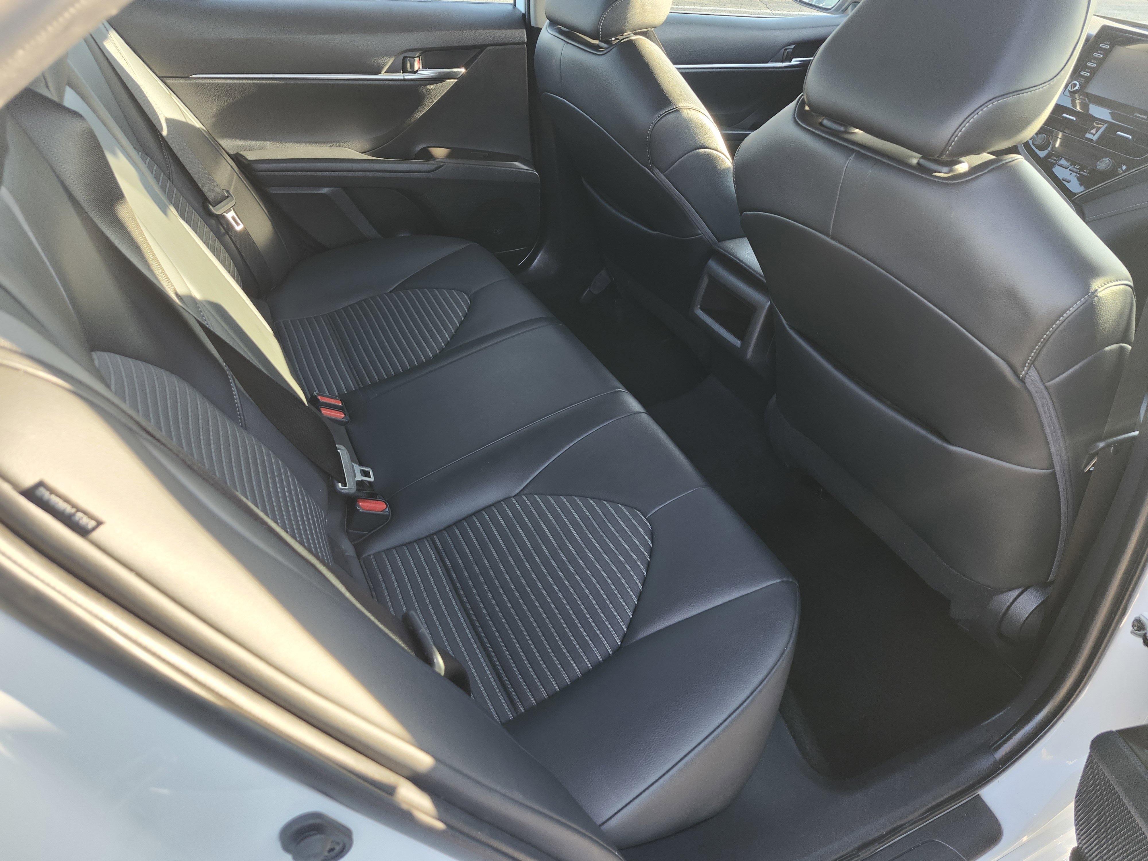 Used 2022 Toyota Camry SE image 21