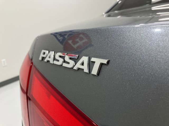 Used 2014 Volkswagen Passat TDI SEL Premium FWD image 20