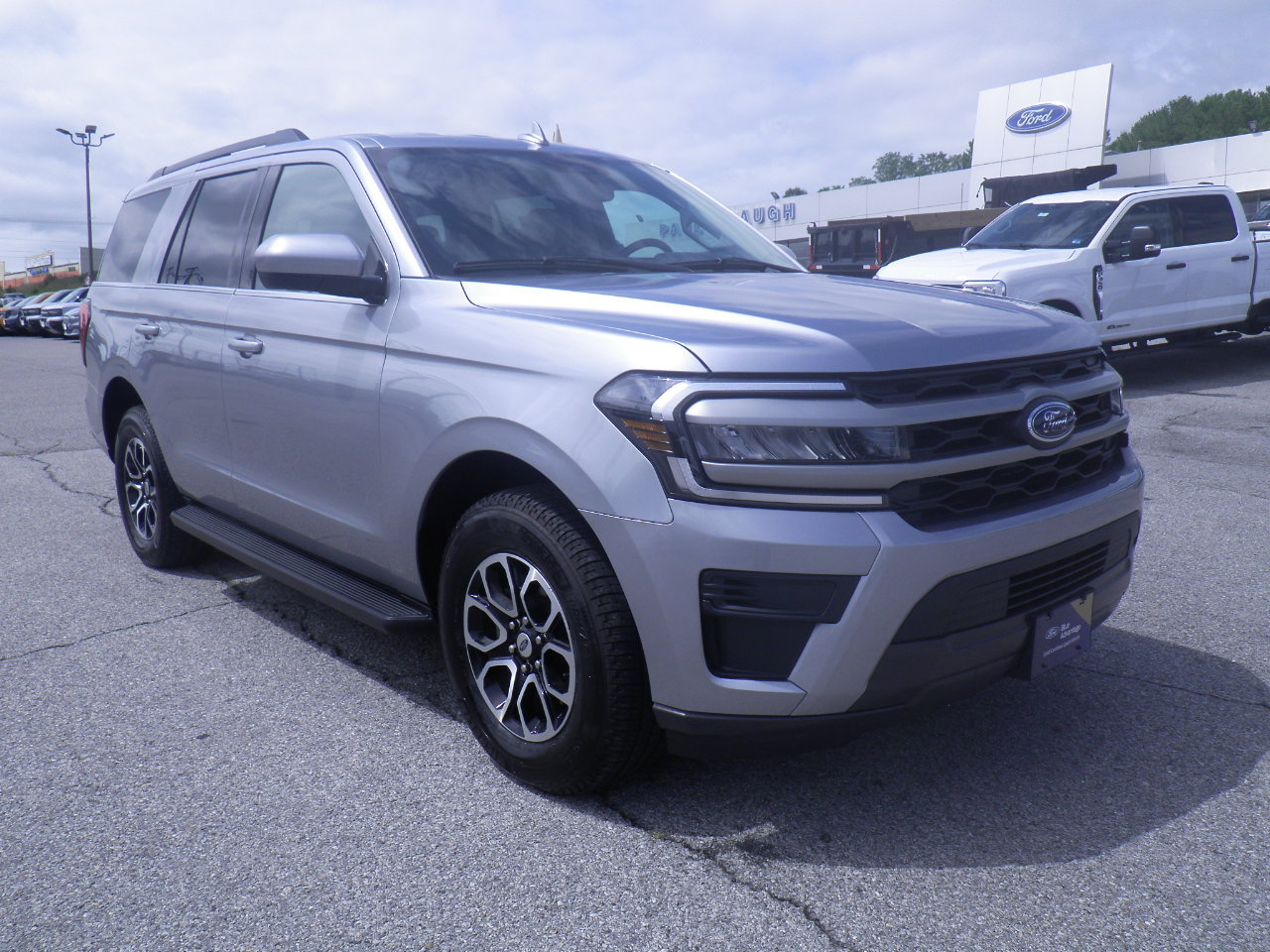 Certified 2024 Ford Expedition XLT AWD/4WD image 1