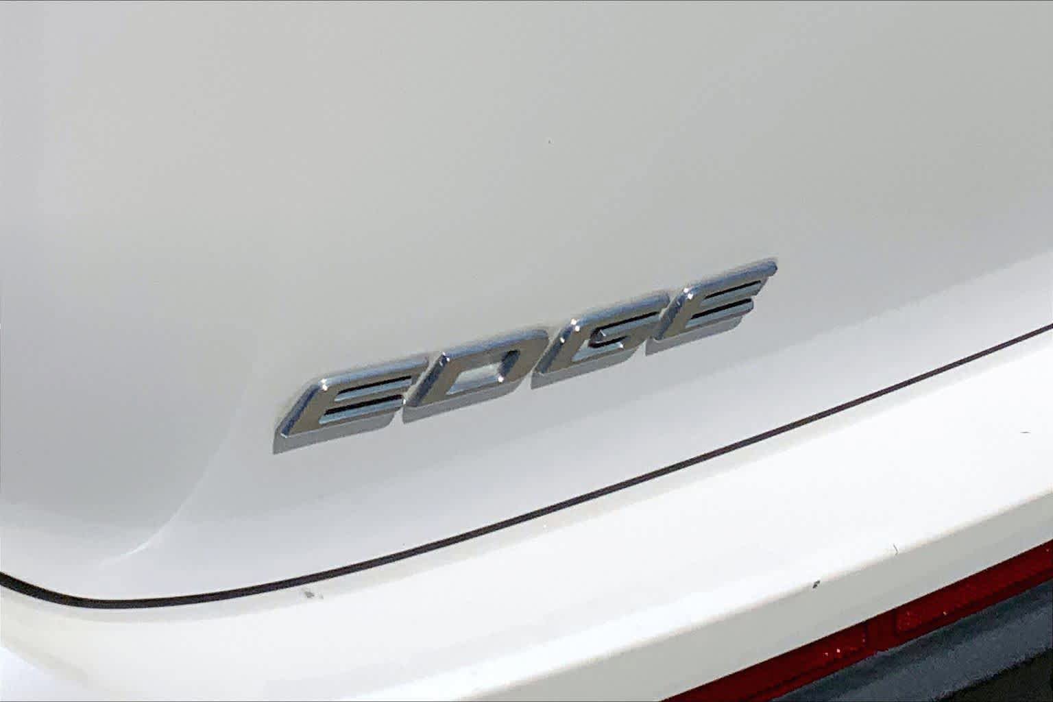 Used 2016 Ford Edge Titanium w/ Equipment Group 302A AWD/4WD image 10