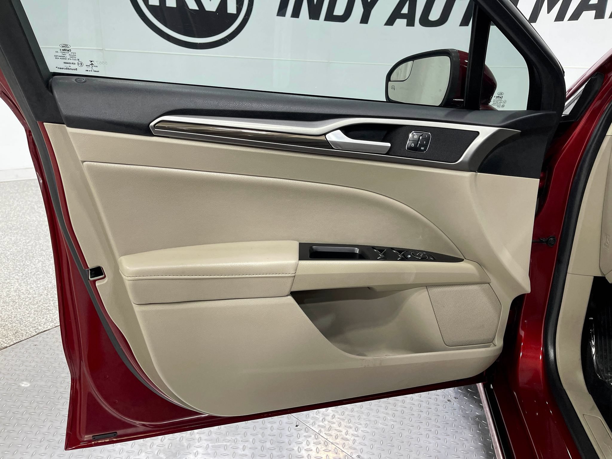 Used 2018 Ford Fusion SE w/ Fusion SE Technology Package FWD image 15