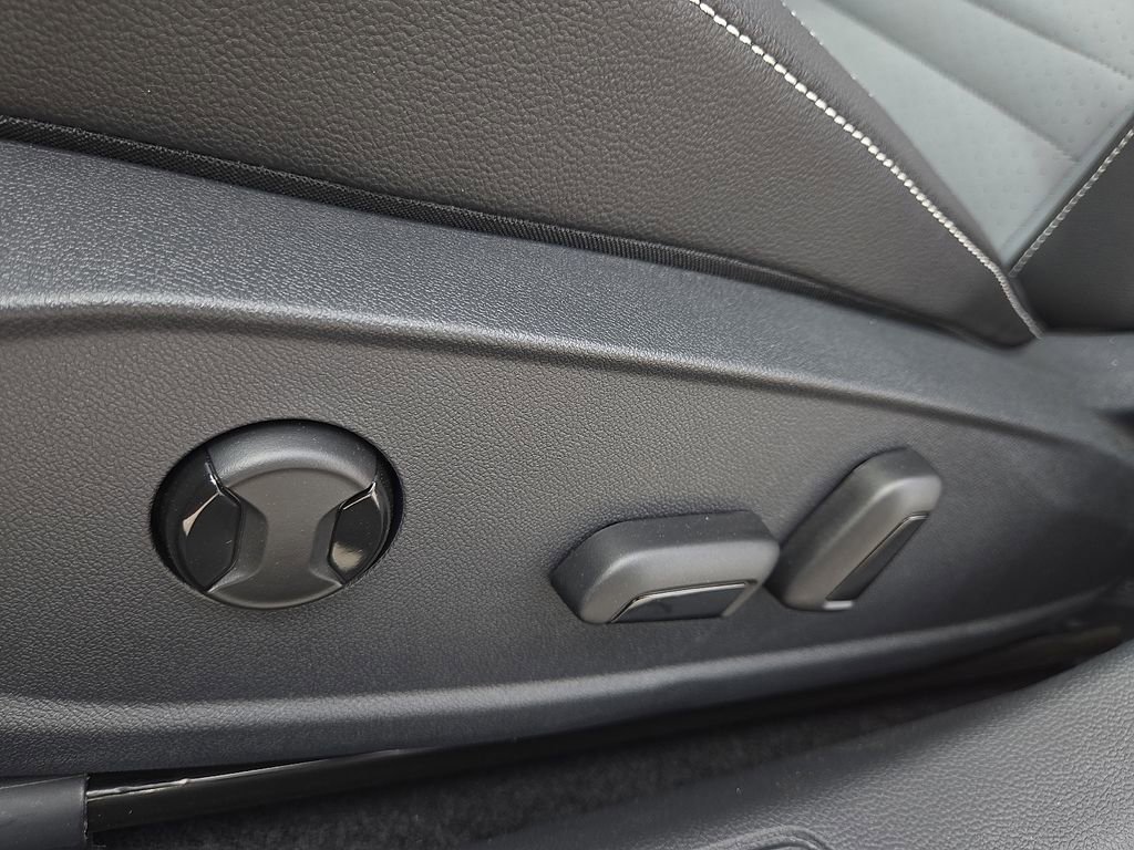 Used 2025 Volkswagen Jetta SE image 21