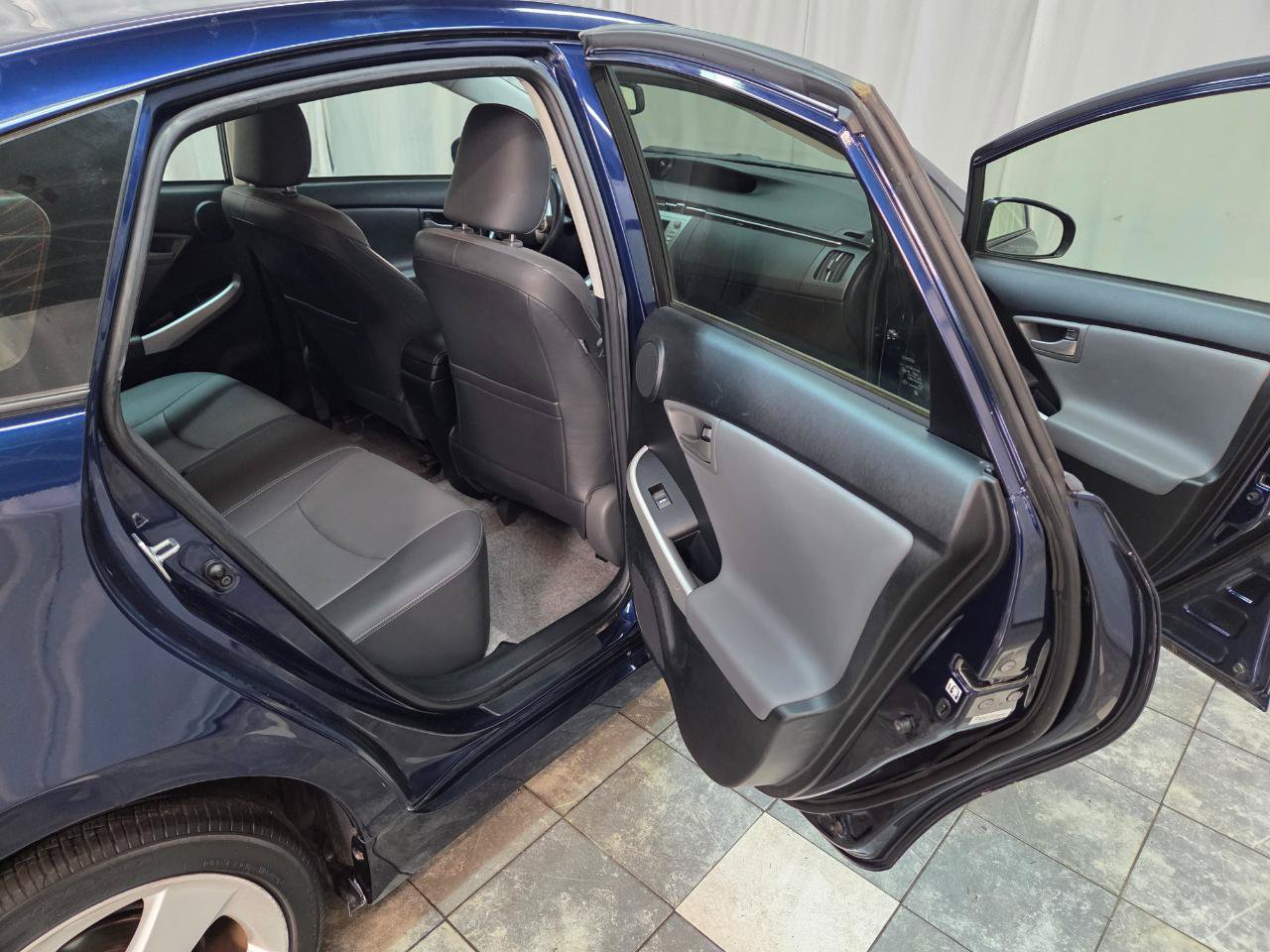 Used 2015 Toyota Prius Five w/ Advanced Technology Package FWD image 12
