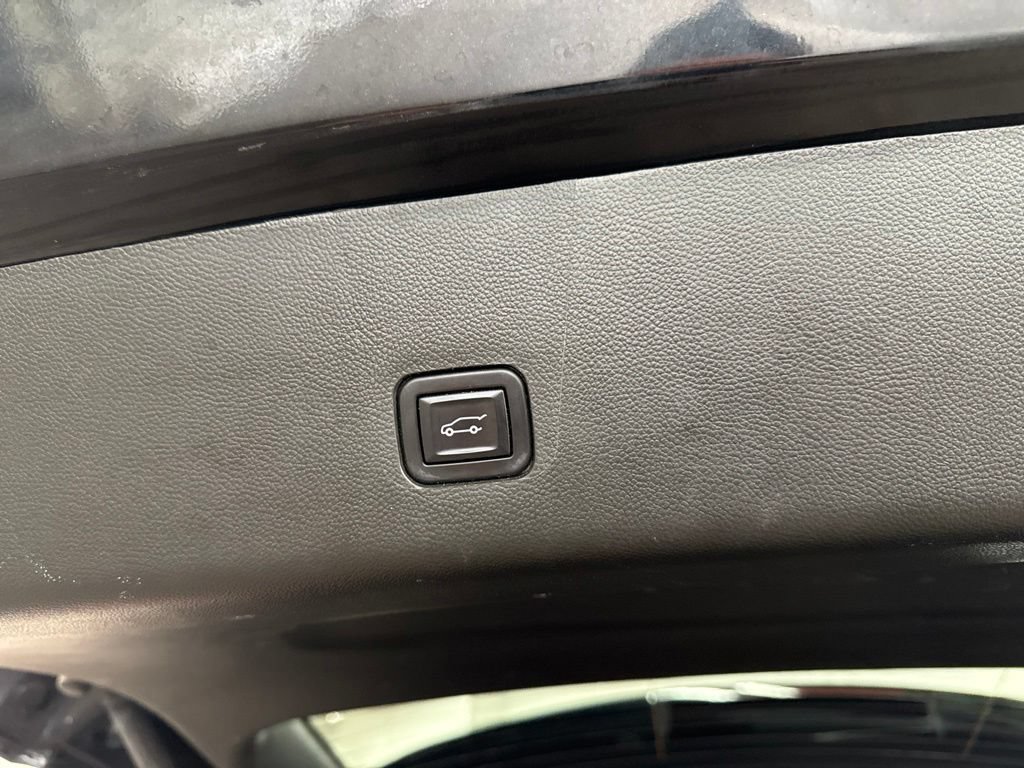 Used 2022 Chevrolet Traverse RS AWD/4WD image 14