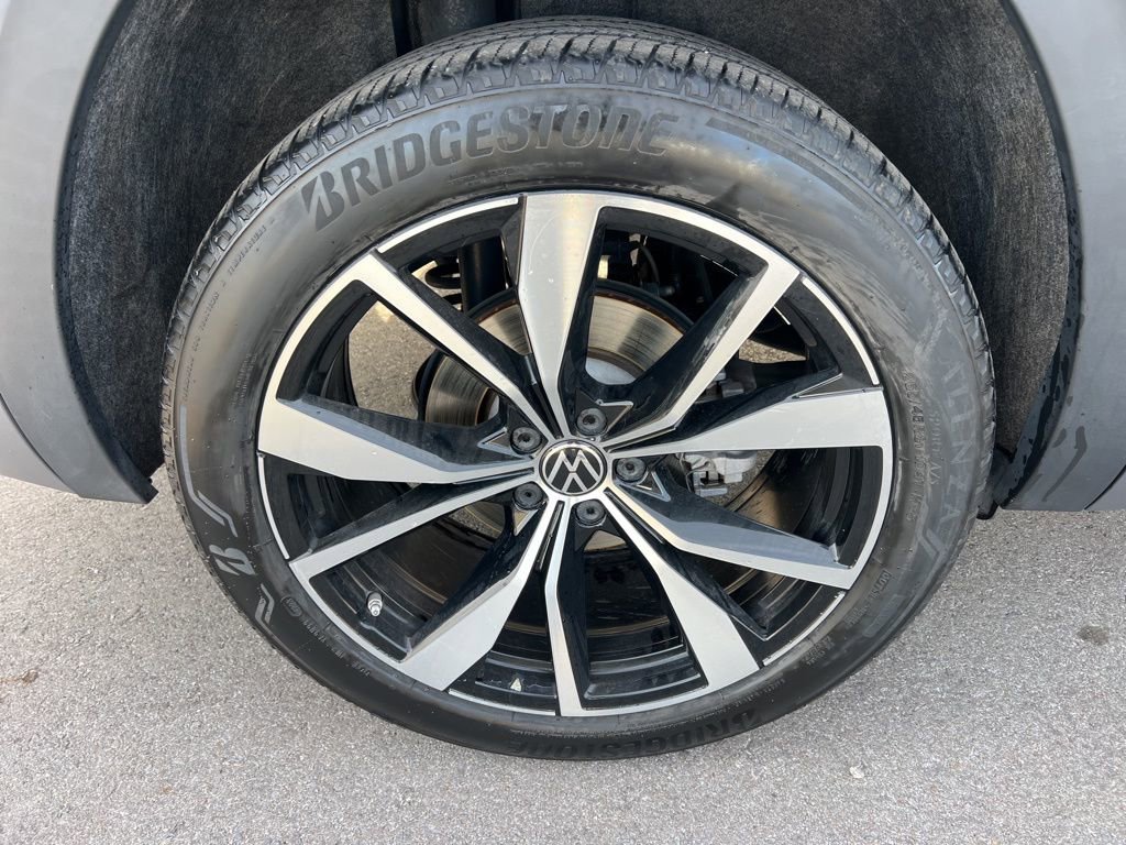Used 2024 Volkswagen Atlas SEL Premium R-Line image 7