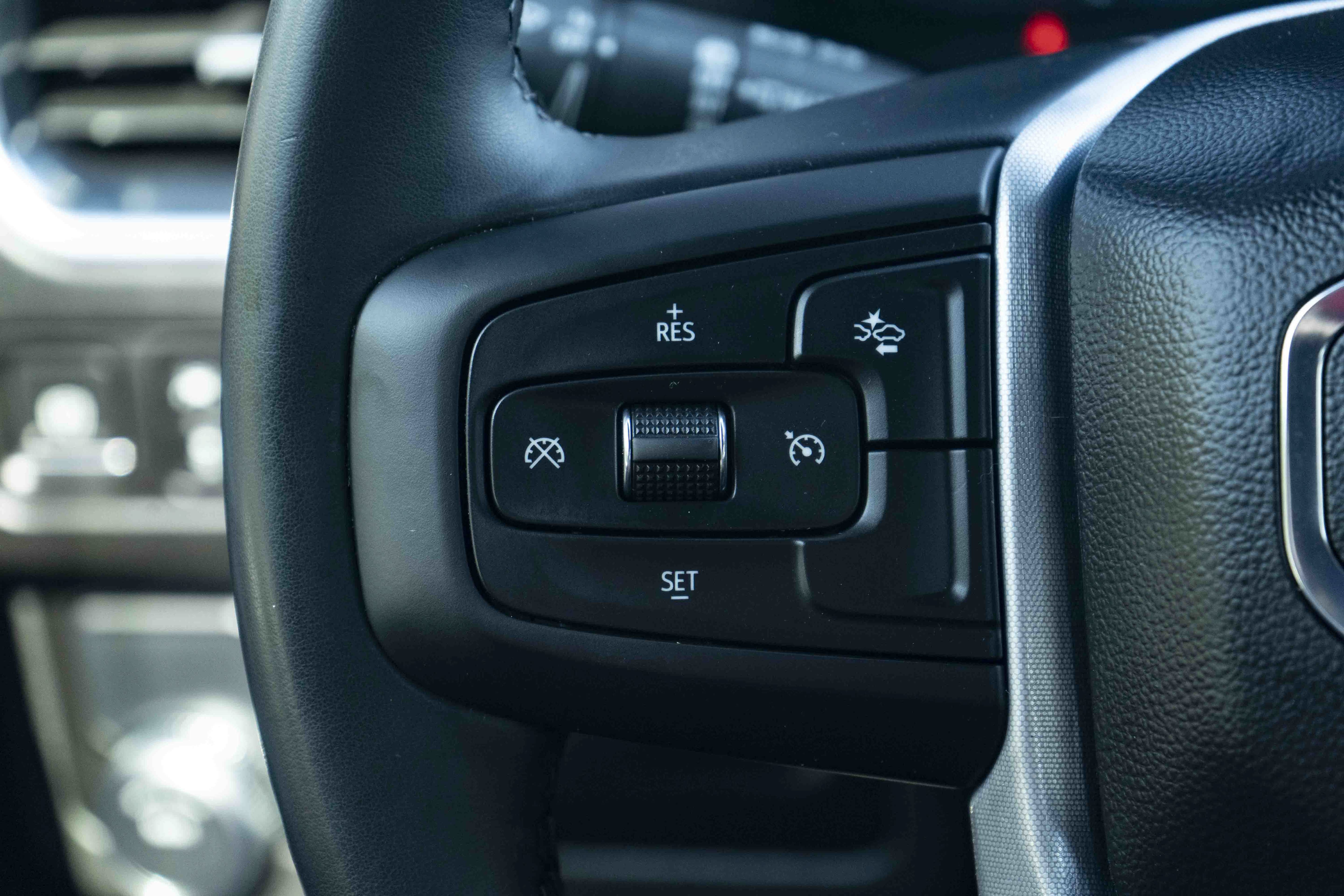 Used 2024 GMC Yukon SLE w/ Gmc Pro Safety Plus Package RWD image 19