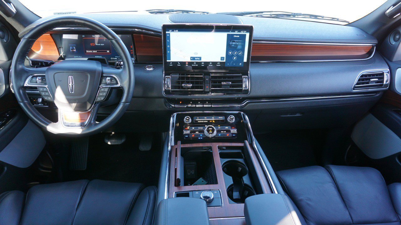Used 2023 Lincoln Navigator Reserve image 28
