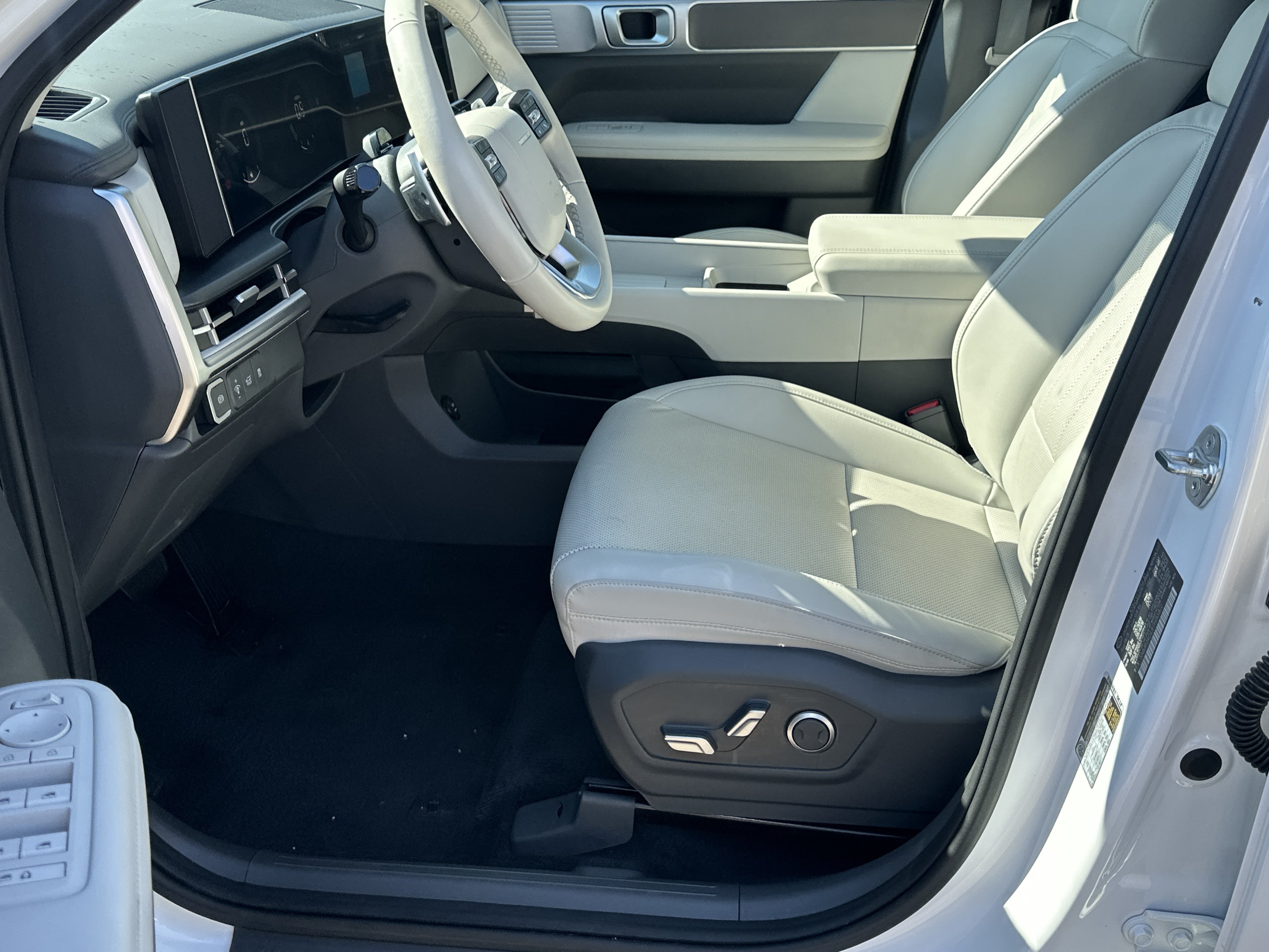 Used 2026 Hyundai Santa Fe SEL FWD image 9