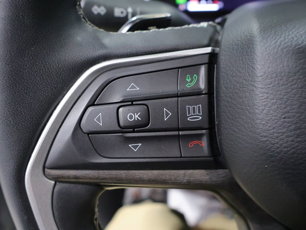 Certified 2023 Jeep Grand Cherokee Limited w/ Black Appearance Package image 34