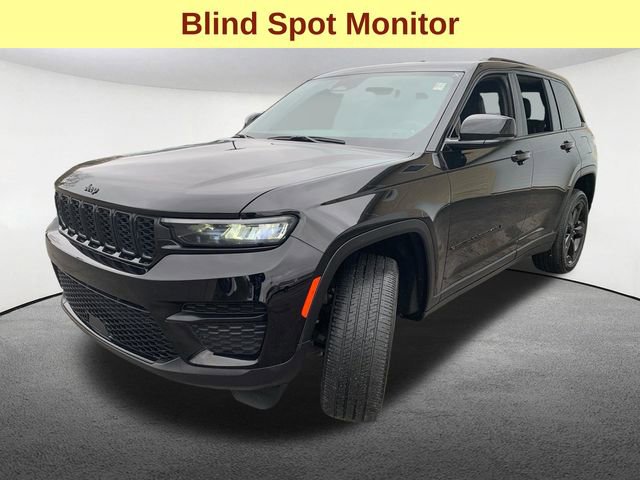 Used 2024 Jeep Grand Cherokee Altitude AWD/4WD image 5