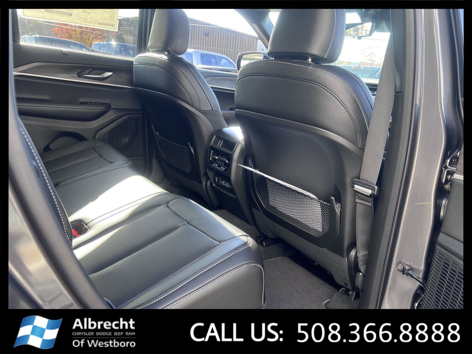 New 2025 Jeep Grand Cherokee Limited w/ Luxury Tech Group II image 14