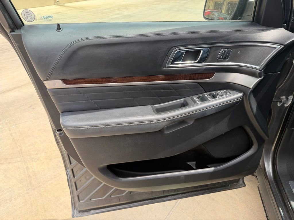 Used 2016 Ford Explorer Platinum image 10