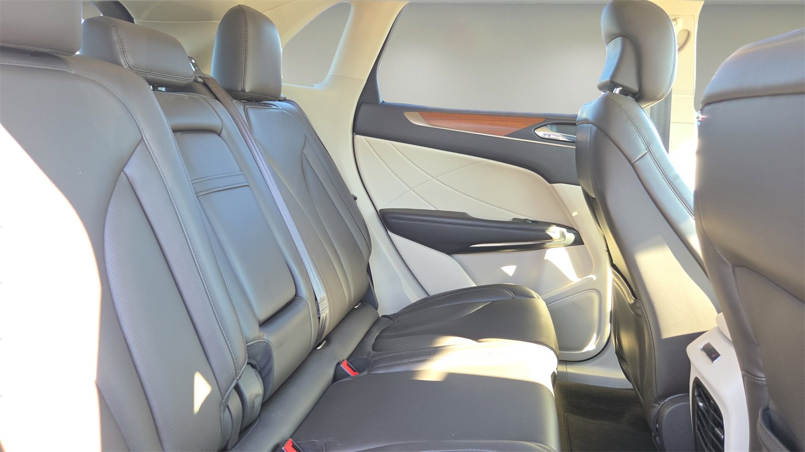 Used 2019 Lincoln MKC Select w/ Select Plus Package image 17