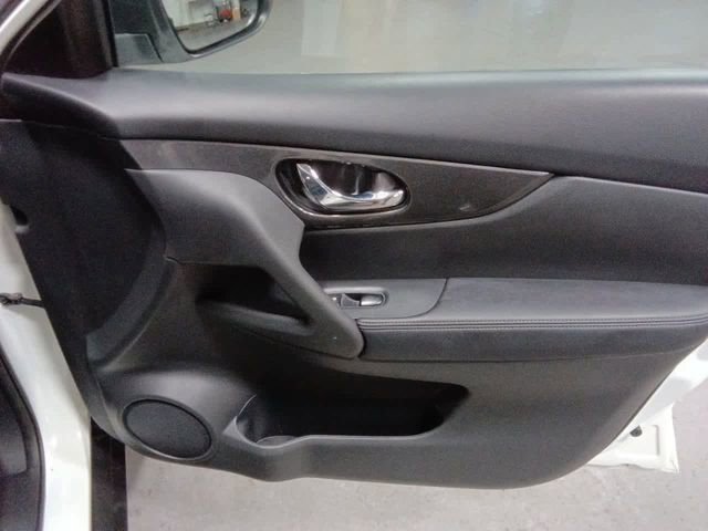 Used 2017 Nissan Rogue S image 19