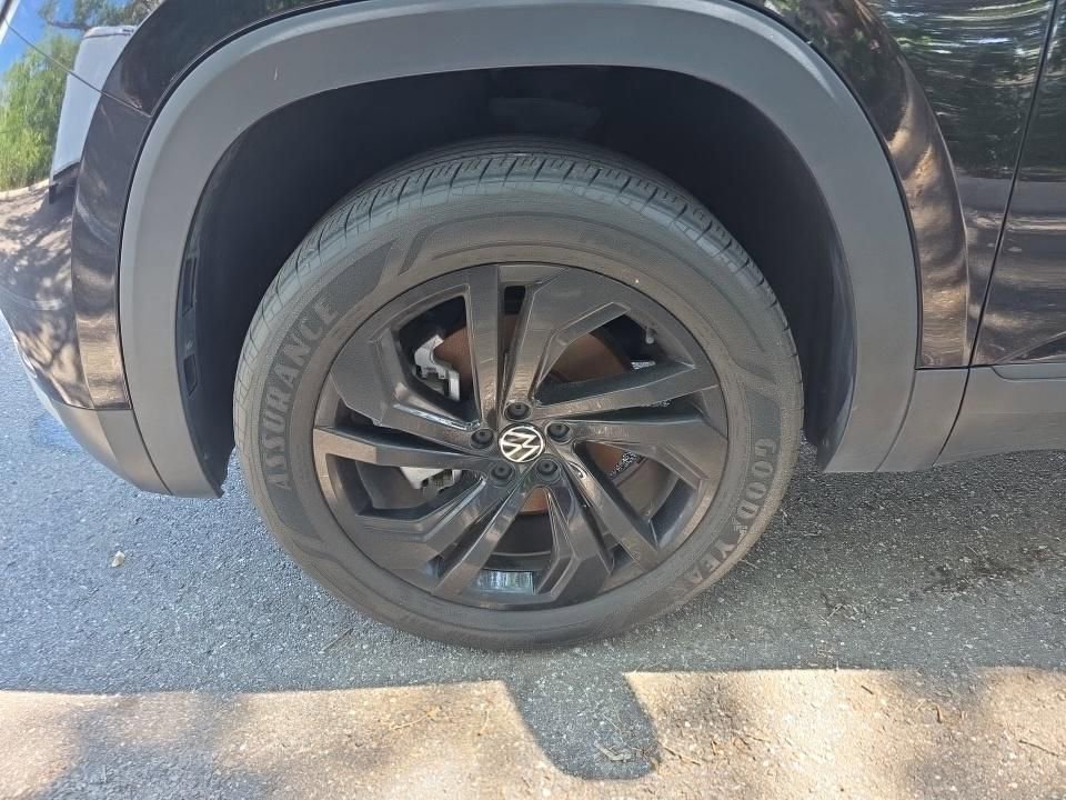 Used 2023 Volkswagen Atlas SE w/ Black Wheel Package FWD image 8