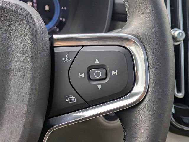 Used 2023 Volvo XC40 B5 Plus w/ Protection Package Premier image 29