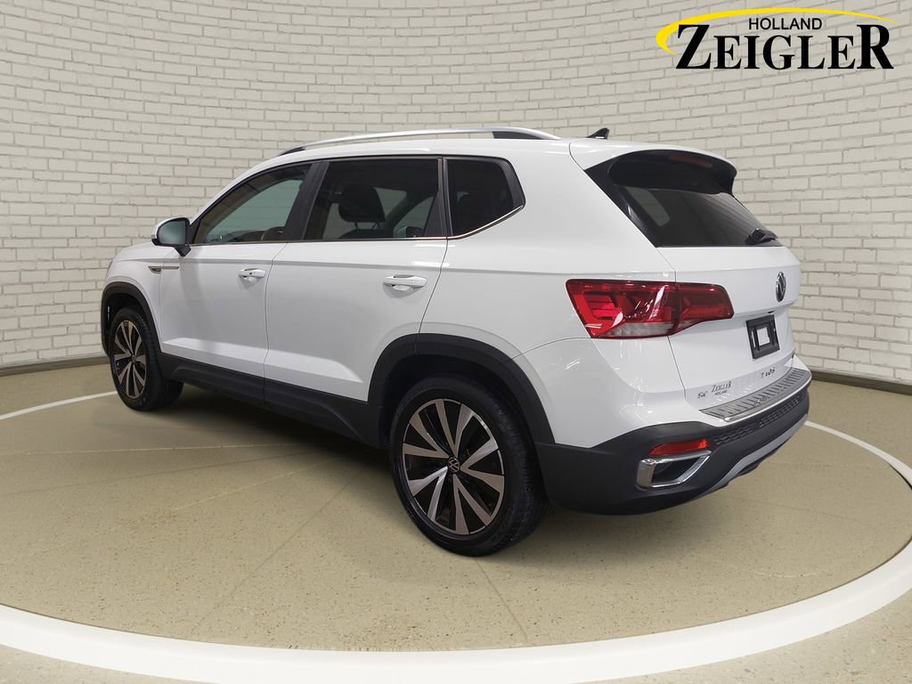 Used 2023 Volkswagen Taos SE w/ Panoramic Sunroof Package image 7
