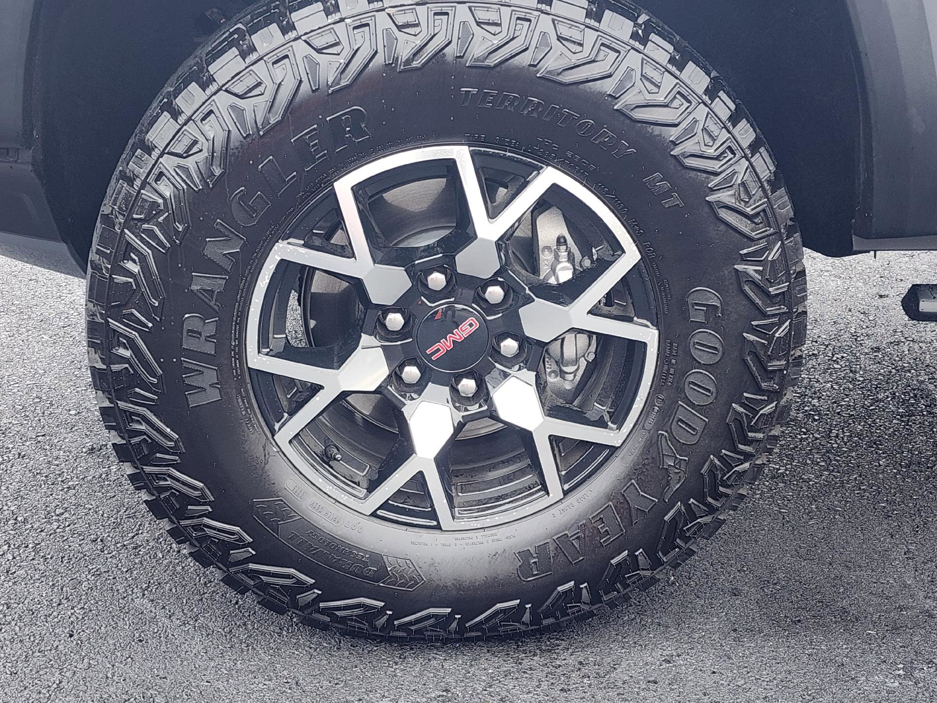 Used 2025 GMC Canyon AT4 w/ AT4X Package AWD/4WD image 6