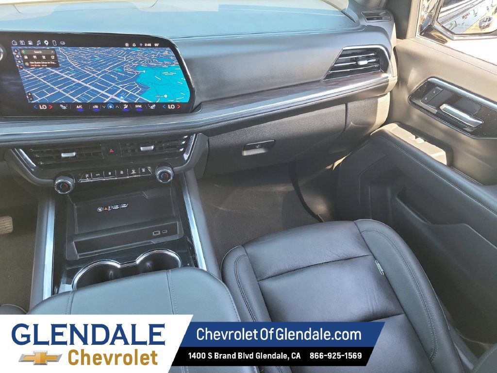 Used 2025 Chevrolet Suburban Z71 AWD/4WD image 24