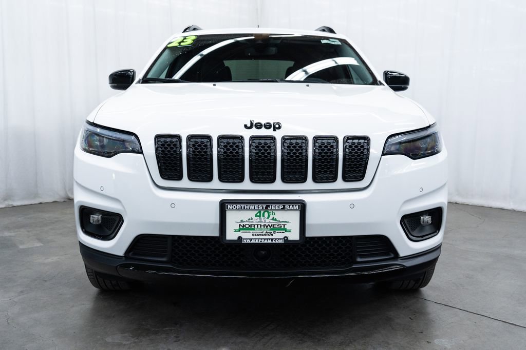 Used 2023 Jeep Cherokee Altitude Lux AWD/4WD image 2