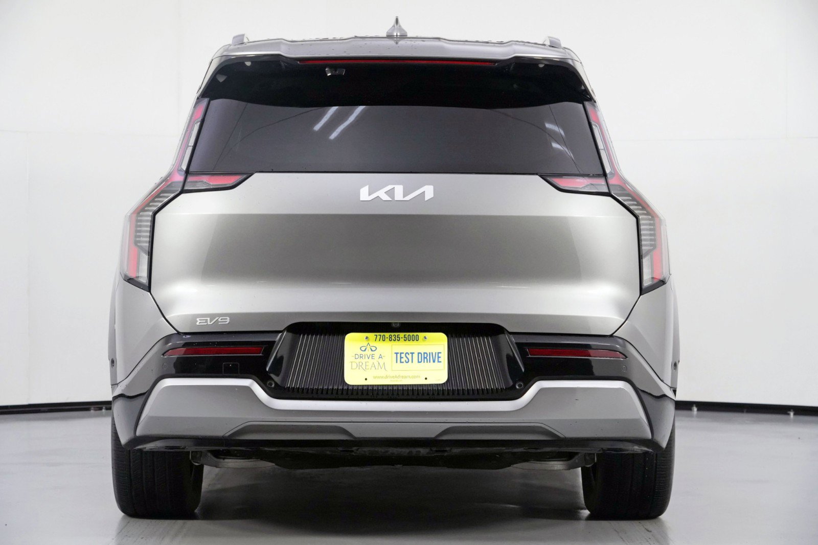 Used 2024 Kia EV9 Land image 11