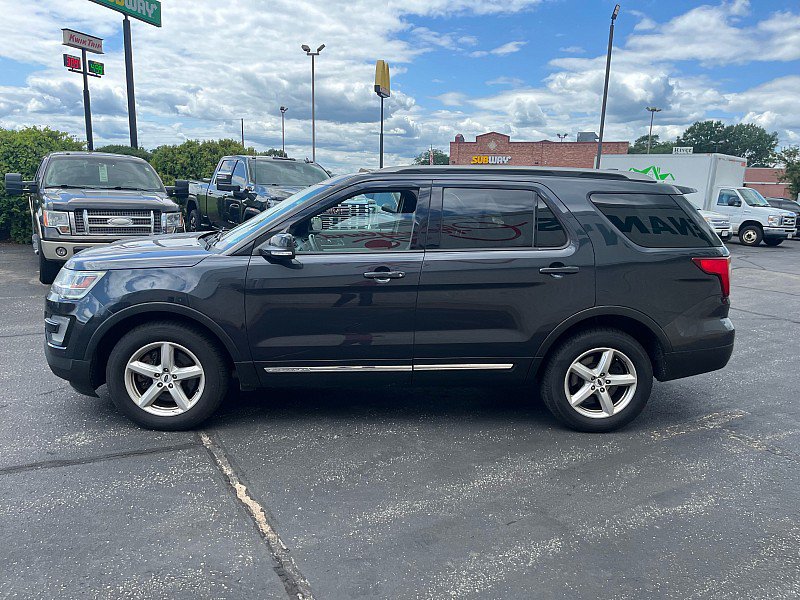 Used 2017 Ford Explorer XLT w/ Equipment Group 202A AWD/4WD image 5