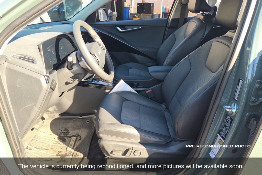 Used 2025 Kia Niro EX FWD image 11