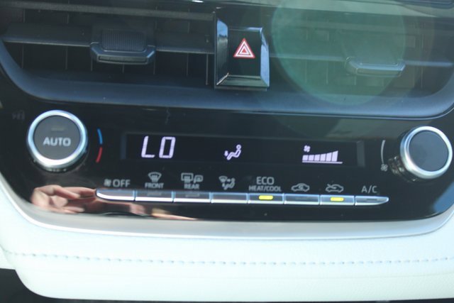 Used 2025 Toyota Corolla SE image 12