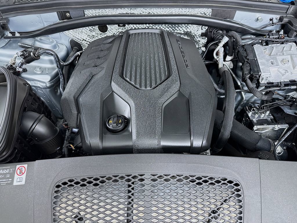 Certified 2025 Porsche Macan image 34
