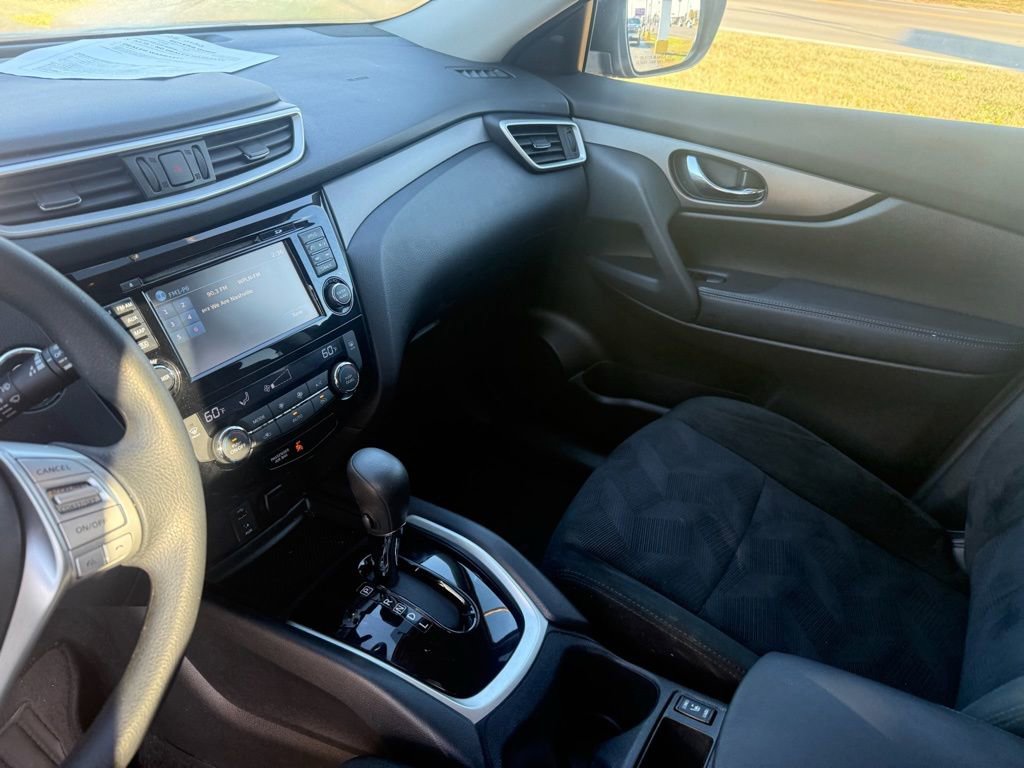 Used 2016 Nissan Rogue SV w/ SV Premium Package image 12