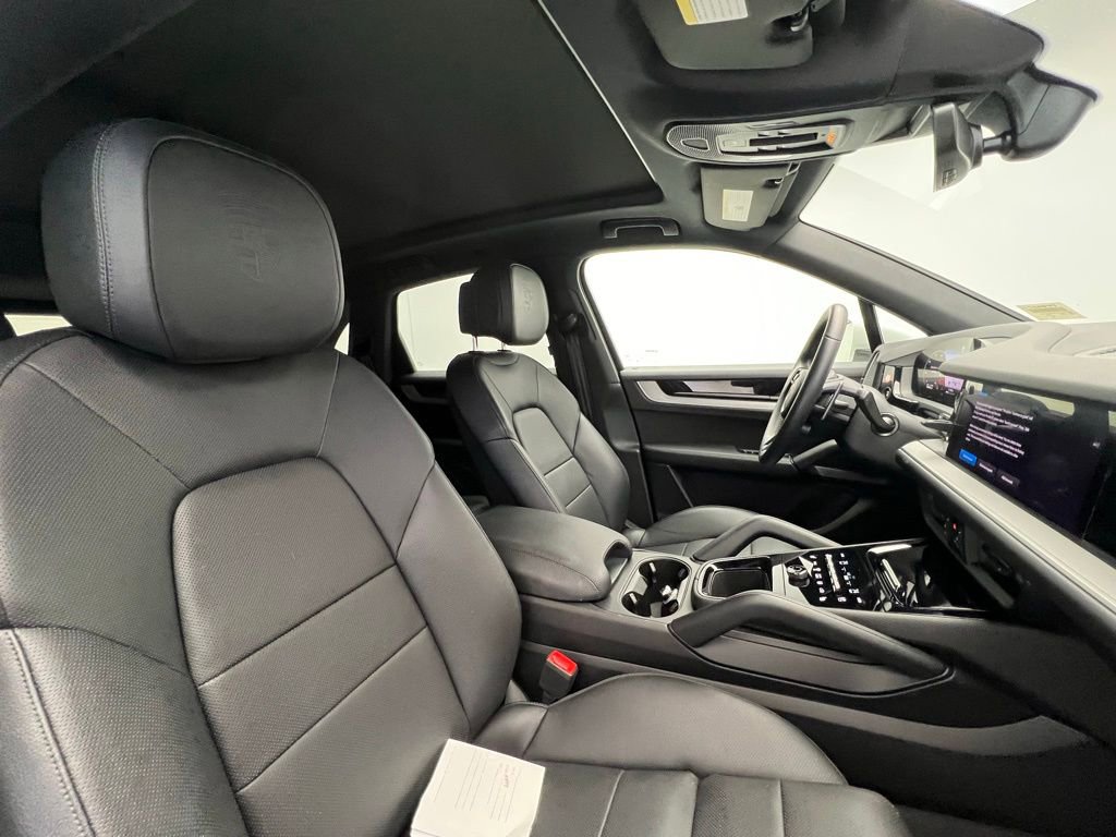 Used 2025 Porsche Cayenne image 18