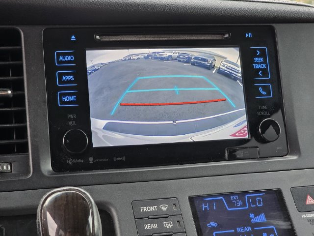 Used 2017 Toyota Sienna XLE Premium FWD image 11