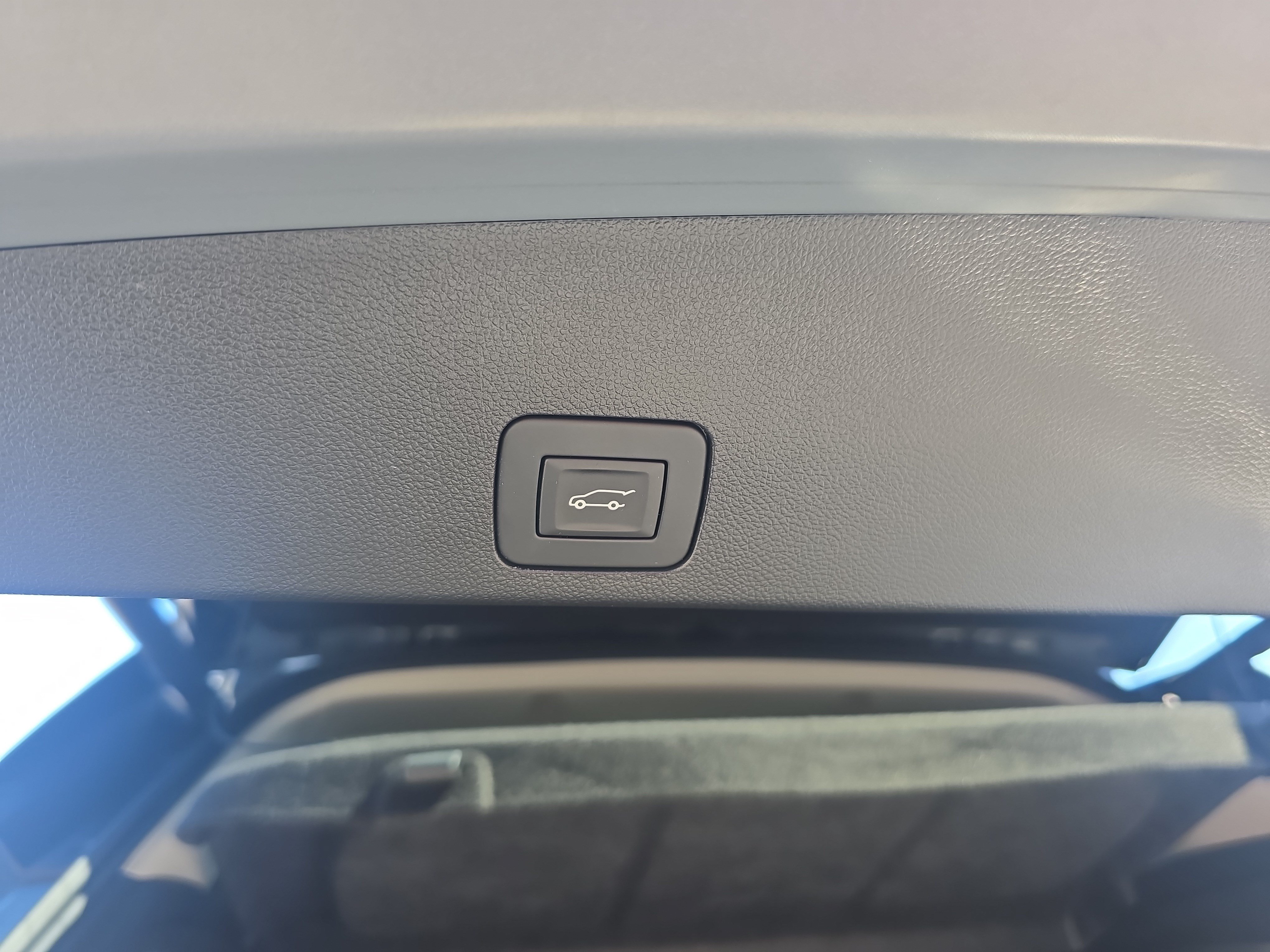 Used 2023 Buick Encore GX Select w/ Sport Touring Package FWD image 14